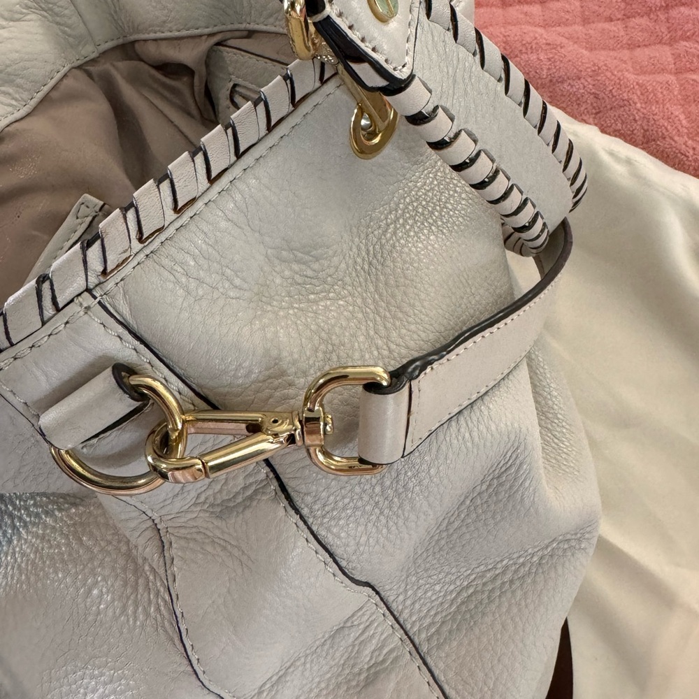 Michael Kors Crossbody Large/Med size handbag. Excellent! LOOK. With Dust Bag! - Picture 9 of 9